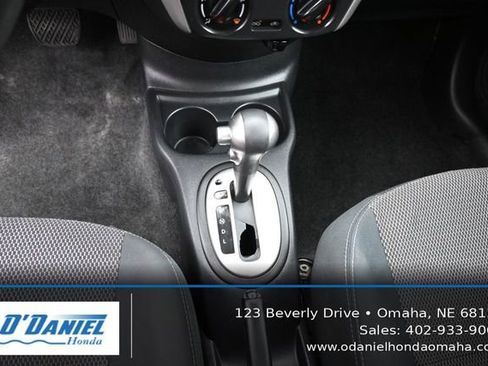 Used 2015 Nissan Versa SV FWD image 32