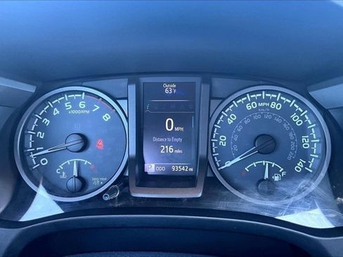 Used 2017 Toyota Tacoma TRD Sport AWD/4WD image 13