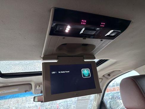 Used 2018 Chevrolet Suburban Premier image 45