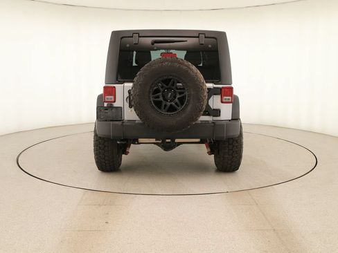 Used 2017 Jeep Wrangler Unlimited Rubicon w/ Max Tow Package AWD/4WD image 5