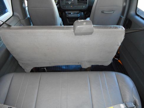 Used 2010 Chevrolet Express 1500 LS image 18