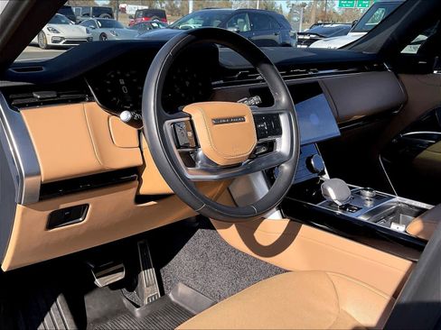 Used 2023 Land Rover Range Rover Long Wheelbase SE image 16