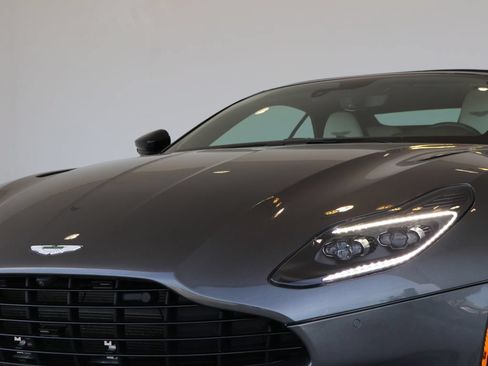 Used 2019 Aston Martin DB11 Volante RWD image 42
