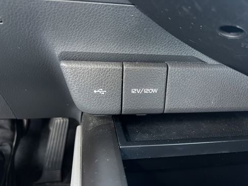 Used 2021 Toyota Camry SE w/ Convenience Package image 25