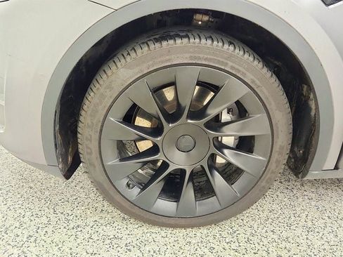 Used 2022 Tesla Model Y Long Range AWD/4WD image 9