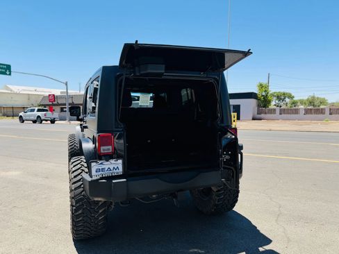 Used 2017 Jeep Wrangler Unlimited Sport w/ Connectivity Group AWD/4WD image 6