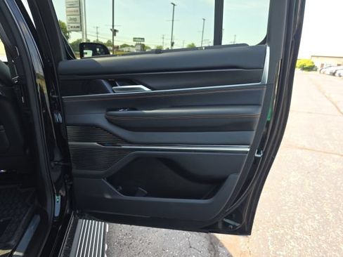 Used 2025 Jeep Grand Wagoneer L Series III w/ Rear Seat Video Group 1 AWD/4WD image 50