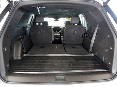 Used 2023 Chevrolet Traverse High Country image 30