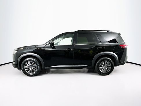 Used 2025 Nissan Pathfinder SV image 4