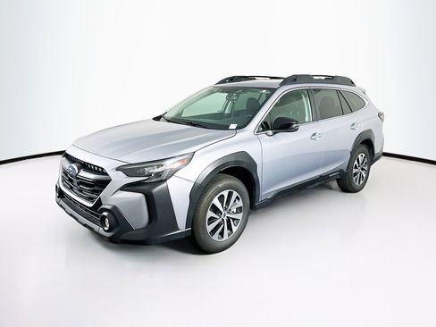 Used 2025 Subaru Outback Premium image 3