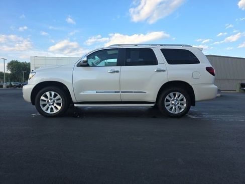 Used 2020 Toyota Sequoia Platinum AWD/4WD image 4