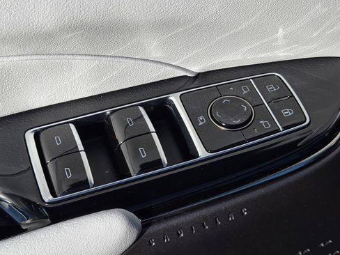 Used 2025 Cadillac Lyriq Luxury image 16