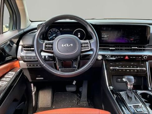 Used 2022 Kia Carnival SX Prestige image 8
