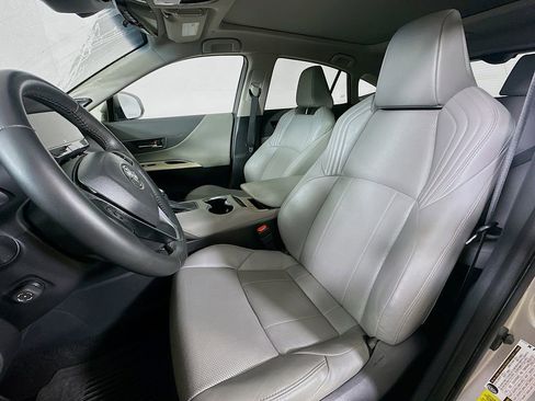 Used 2023 Toyota Venza Limited image 15