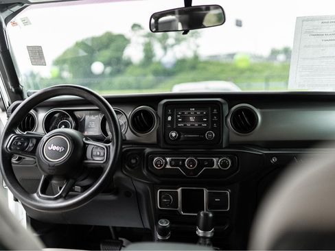 Used 2018 Jeep Wrangler Unlimited Sport AWD/4WD image 16