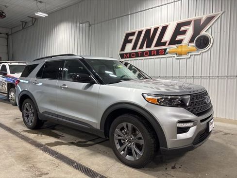 Used 2023 Ford Explorer XLT w/ Equipment Group 202A image 4