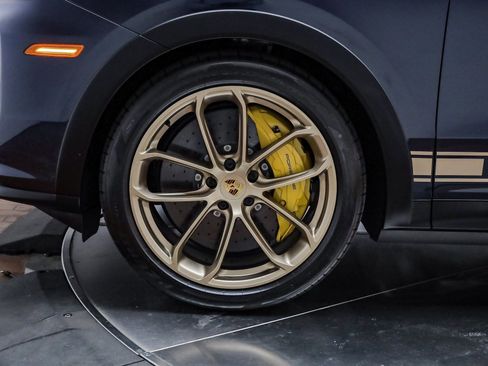 Used 2024 Porsche Cayenne Turbo GT image 10