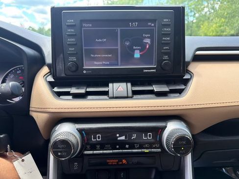 Used 2022 Toyota RAV4 LE AWD/4WD image 30