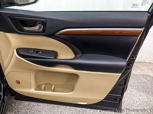 Used 2018 Toyota Highlander Limited image 28