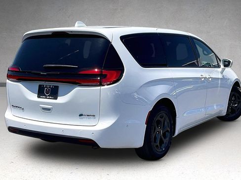 Used 2022 Chrysler Pacifica Limited w/ Uconnect Theater Family Group FWD image 30