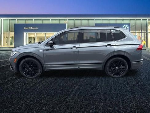 Used 2022 Volkswagen Tiguan SE R-Line image 7
