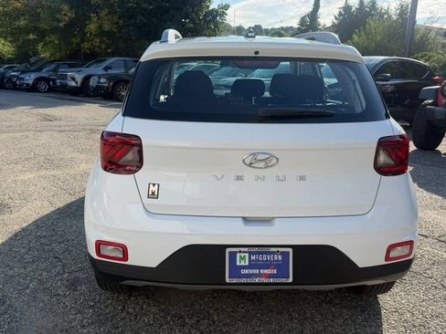 Certified 2026 Hyundai Venue SEL FWD image 5