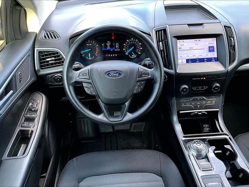 Used 2020 Ford Edge SE image 6