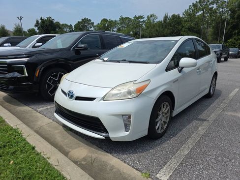 Used 2013 Toyota Prius Two FWD image 3