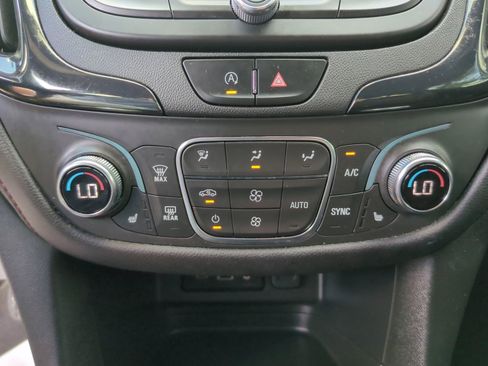 Used 2022 Chevrolet Equinox RS w/ RS Leather Package FWD image 28