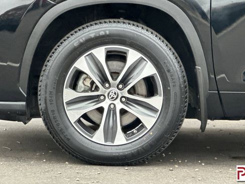 Used 2024 Toyota Highlander XLE image 36