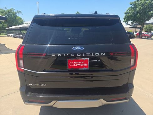 Used 2025 Ford Expedition Platinum AWD/4WD image 4