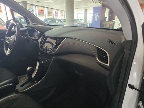 Used 2018 Chevrolet Trax LT w/ Sun & Sound Package FWD image 13