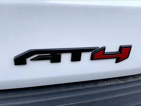 Used 2024 GMC Yukon XL AT4 w/ AT4 Premium Plus Package AWD/4WD image 19