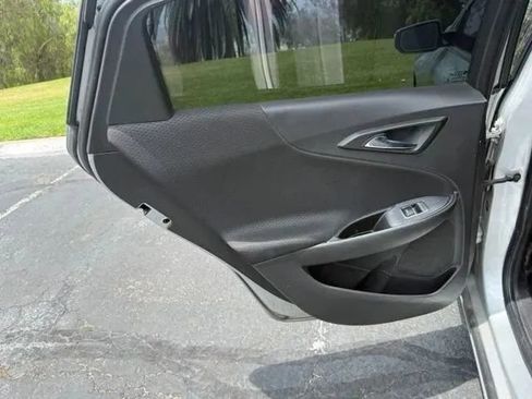 Used 2018 Chevrolet Malibu LT FWD image 11
