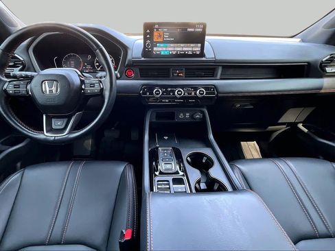 Used 2025 Honda Pilot TrailSport image 15