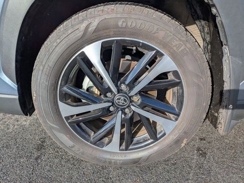 Used 2023 Toyota Corolla Cross XSE image 12