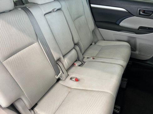 Used 2017 Toyota Highlander LE AWD/4WD image 25