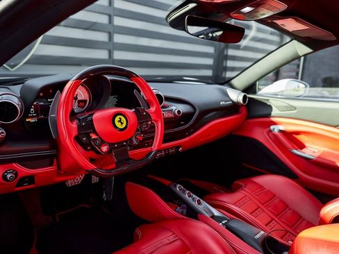 Used 2021 Ferrari F8 Tributo image 2
