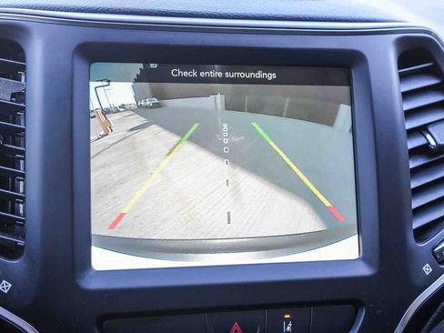 Used 2022 Jeep Cherokee Latitude Lux w/ Sun & Sound Group FWD image 23