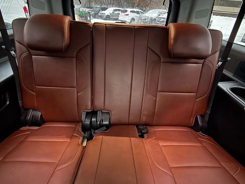 Used 2020 Chevrolet Suburban Premier w/ Premier Plus Edition image 30