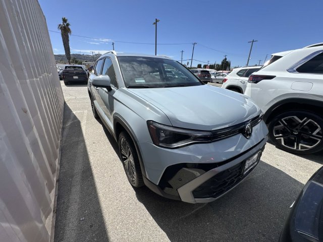 Certified 2026 Volkswagen Taos SE w/ Panoramic Sunroof Package FWD image 1
