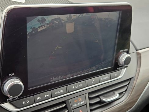 Used 2024 Nissan Altima 2.5 SV FWD image 21