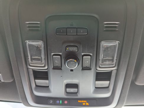 Used 2022 Chevrolet Suburban Z71 w/ Luxury Package image 30