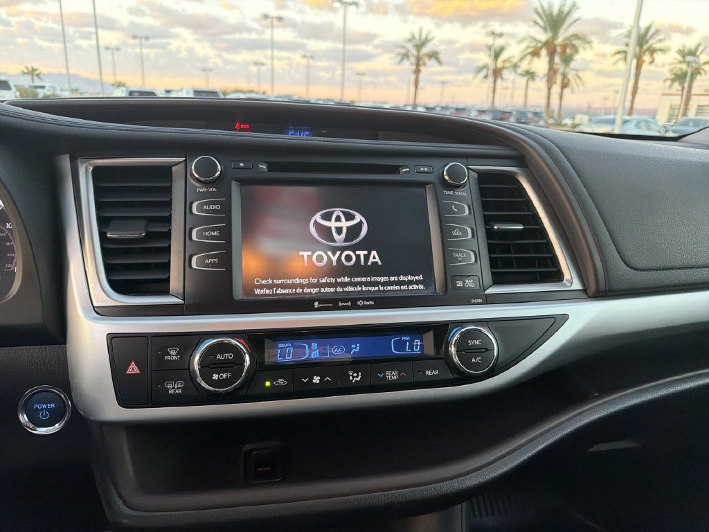 Used 2019 Toyota Highlander XLE AWD/4WD image 19