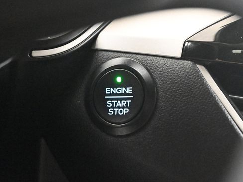 Used 2020 Ford Escape SE image 9