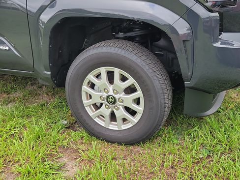 Used 2025 Toyota Tacoma SR5 AWD/4WD image 10