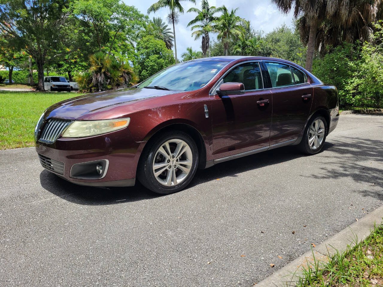 Used 2009 Lincoln MKS FWD image 3