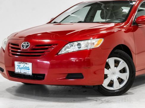 Used 2009 Toyota Camry LE FWD image 2