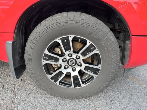 Used 2021 Nissan Titan SV w/ SV Convenience Package RWD image 8