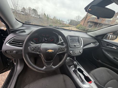 Used 2018 Chevrolet Malibu LT image 10